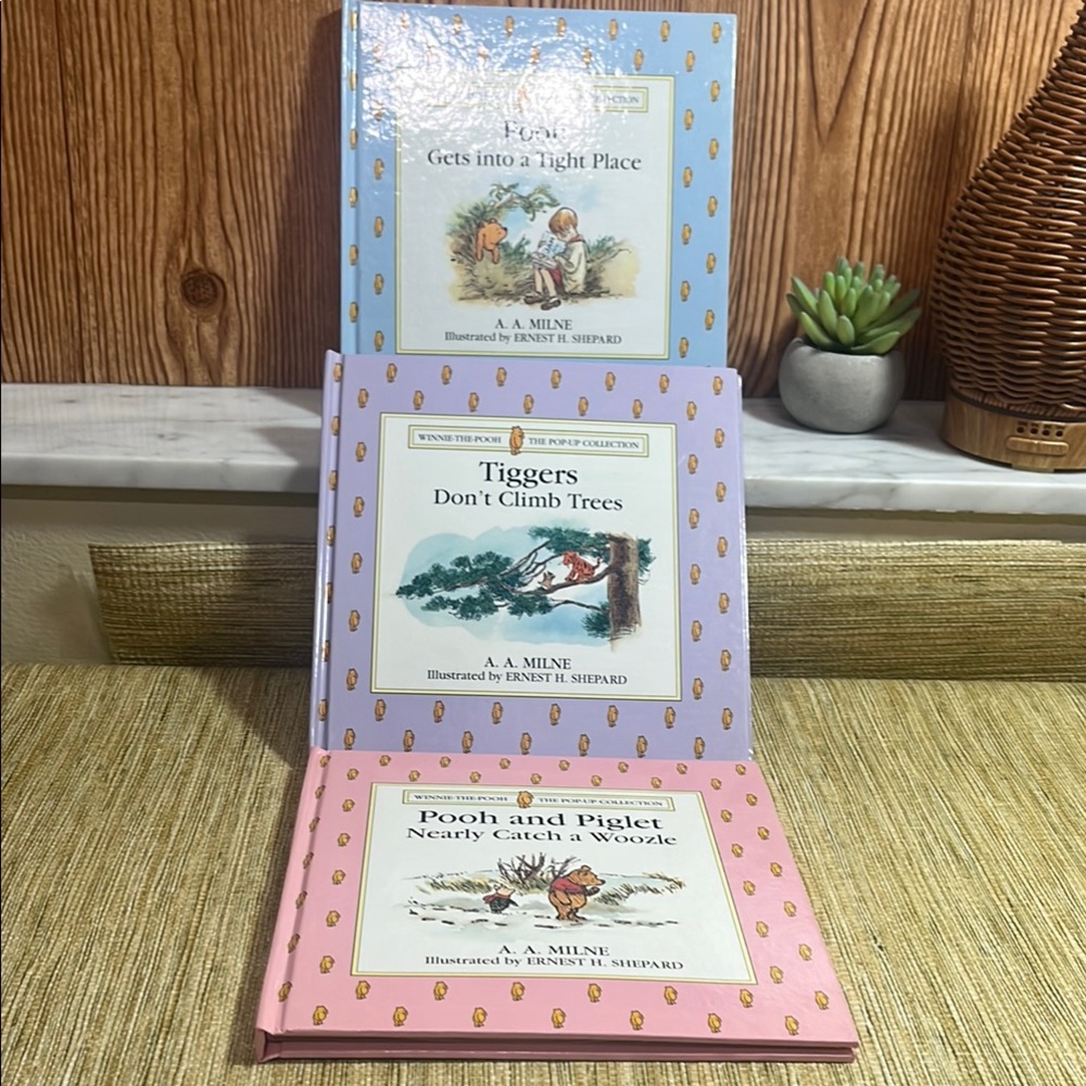 Vintage Winnie-The -Pooh A. A. Milne Children's Pop Up Book Set